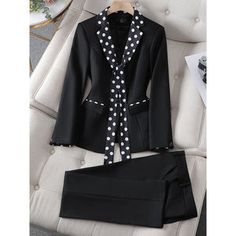 Black Formal Suit For Women, Womens Blazer Coat, Black Pant Suit, Blazer Suit Women, Black And White Suit, Female Office, Formal Jacket, Casual Professional, Womens Blazer