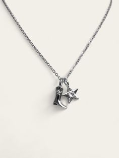 DETAILS
Base Material: Copper
Plating Material: Sterling Silver
Plating Process: Double Plating Star Necklace