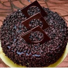 a chocolate cake with the letter e on it