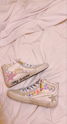 Preppy Sneakers, Golden Goose Outfit, Girls Basketball Shoes, Dr Shoes, Preppy Girl, Casual Preppy Outfits, Cute Preppy Outfits