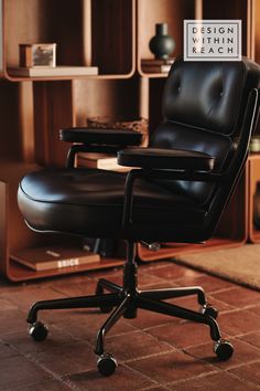 black office chair in modern office Elegant Office Chair, Japanese Office, Innovative Office, Modern Workspace, Eames House, Grey Office, California Modern, Modern Office Chair, Living Room Accessories