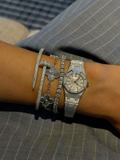 Rings On Women Aesthetic, Luxury Watch Women, Audemars Piguet Royal Oak Women, Audemars Piguet Women, Luxury Woman Aesthetic, Luxury Watches Women, Luxury Women Watches, Tamara Kalinic, Bracelet Aesthetic