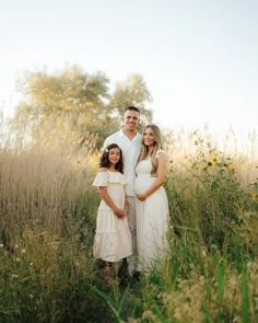 Baby on the way🎀🌻 Loved doing this maternity family photoshoot🥹 Keep the maternity shoots coming please🫶🏼 #utahphotographer #maternityphotoshoot #familyphotosession Older Sibling Maternity Photos, Maternity Photos With Teenage Sibling, Family Of 3 Maternity Pictures Fall, Maternity Photography Poses Outdoors Family Pictures, Maternity Photography Poses Family Older Siblings, Maternity Photography With Older Sibling, Maternity Pictures Family Of 3, Family Of Three Maternity Photos, Fall Maternity Photos Family Of 3