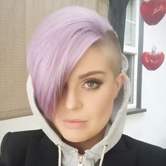 Kelly Osbourne Hair, Women's Undercut, Edgy Hair Color, Undercut Hair, Pixie Undercut, Shaved Hairstyles, Kelly Osbourne, Edgy Hair, Alternative Hair