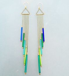 These earrings are inspired by the beautiful vintage bugle beads. The colors are amazing from the shades of blue and green. Brass chain, little African beads between the strands of chain. The ear wires are handmade, 14K gold filled, 20Ga, lever backs. The longest dangle is 110mm, the shortest is 60mm. I have more colors of these beads and the length can be adjusted if you like. ~Thank you for stopping by and supporting handmade, have a lovely day~ ~KR :) Tube Bead Earrings, Bugle Beads Earrings, Bugle Bead Jewelry, Bugle Bead Earrings, Beads Magic, Diy Earrings Easy, Beaded Chandelier Earrings, Earrings Chain, Diy Jewelry Inspiration