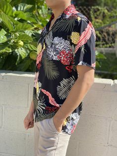 Rayon is a simply wonderful material to wear. It looks and feels like a luxury. Photographs much more naturally on a body than the typical cotton aloha shirt. For care and washing information, go to our blog. Available in small (S), medium (M), large (L), extra-large (XL), 2XL,3XL,4XL,5XL,6XL,7XL. Sizing can be worrisome--unless you have measurements! Chest Size: S: 20.5 in M: 22.5 in L: 23.5 in XL: 25.5 in 2XL: 27 in Want a matching bandana? Check out: https://www.etsy.com/listing/824089071/mad Black Printed Hawaiian Shirt For Summer, Black Summer Tops For Holiday, Black Summer Top For Holidays, Black Tops For Summer Holiday, Black Hawaiian Shirt With Floral Print, Black Floral Print Hawaiian Shirt, Black Tropical Print Hawaiian Shirt With Short Sleeves, Black Hawaiian Floral Print Top, Hawaiian Short Sleeve Top For Holiday