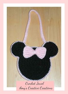 a crocheted minnie mouse purse with a pink bow