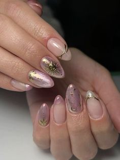 it girl nails 2024 Pink Vintage Nails, January 2024 Nails, It Girl Nails, Nails January, Cheetah Print Nails, Hello Nails, Hippie Nails, Girl Nails, Simple Gel Nails