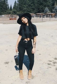 ♡ ; Pinterest : @ XOkikiiii What To Wear On A Motorcycle Date Outfit, Cute Edgy Outfits Summer, Alternative Fashion Summer, Heritage Outfits, Stampede Outfits, Goth Country, Country Goth, Edgy Cowgirl, Black Vibes