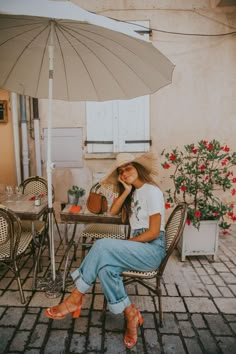 Clara Core, Aesthetic Self Portrait, Sophie Core, Girls Fashion Tops, France Outfits, Parisian Aesthetic, European Aesthetic, Orange Outfit, Europe Outfits