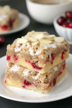 Cranberry Almond Bars (gluten-free, whole grain options) - Texanerin Baking Cranberry Bars Recipe, Almond Icing, Cranberry Bars, Cranberry Dessert, Almond Bars, Cranberry Almond, Cranberry Recipes, Breakfast Food, Holiday Desserts