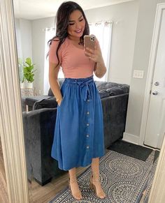 Midi Denim Skirt Outfit, Denim Midi Skirt Outfit, Denim Skirt Outfit, Midi Denim Skirt, Ulzzang Korea, Denim Shorts Outfit, Cute Modest Outfits, Denim Skirt Outfits, Rock Outfit