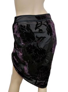 61% silk, 39% viscose; Length: Knee-Length Style: Straight, Pencil, Velvet Flowers Size: Choose from 38 to 42 Original Gucci tags included Made in Italy Flowers Purple, Velvet Flowers, Purple Silk, Sale Event, Wrap Skirt, Tie Dye Skirt, Knee Length, In Italy, Pencil