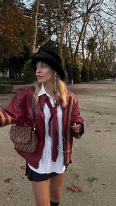 Burgundy Jacket Outfit, Brown Jacket Outfit, Red Jacket Outfit, Burgundy Leather Jacket, Jacket Outfit, Indie Fashion, Red Outfit