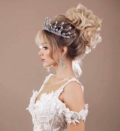 Crown Quinceanera, Infinity Gown, Wedding Hairstyles With Crown, Crown Bride, Bridal Flower Headband, Peinados Hair Styles, Wedding Night Lingerie, Floral Tiara, Crown Silver