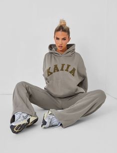 Meet the ultimate fall layering piece: our Kaiia Slogan Oversized Hoodie Khaki! Whether you're rockin' the athleisure look or keeping it cozy, this hoodie is a must-have. It's as comfy as it is cool – just get ready for all the compliments! Model wears UK Size 8 Model is 5FT 7 55% poly 45% cotton Wash with similar colour and fabrics Refer to care label for further instructions MHOO1402 Grey Tracksuit, Lounge Outfits, Fall Layering, Fall Layers, Cool Fits, Grab Bags