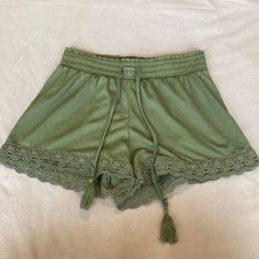 Size Medium Hot Kiss Brand Green Shorts Elastic Waist Band With Tie Never Worn. Bohemian Stretch Shorts For Spring, High Waist Cotton Bottoms For Summer Outings, Green High-waisted Shorts For Beach, Green Bohemian Shorts For Summer, Green Cotton Beach Bottoms, Green Beachwear Bottoms For Summer Outings, Bohemian Stretch Short Bottoms, Bohemian Green Short Bottoms, Bohemian High Waist Shorts For Day Out