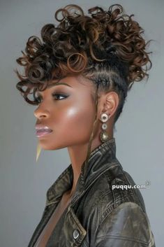 Mohawk Haircut for Women: Bold, Edgy, and Unapologetically You - Puqqu Mohawk Haircut For Women, Be Unapologetically Yourself, Mohawk Hairstyles For Women, Mohawk Haircut, Haircut For Women, Party Make-up, Festival 2024, Mohawk Hairstyles, Faux Hawk