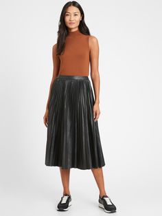 Chocolate Clothes, Leather Looks, Sassy Dress, Leather Pleated Skirt, Intelligent Women, Leather Midi Skirt, Ageless Style, Holiday Wear, Triple Threat