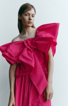 ZARA Ruffled Asymmetric Top Ruffled Crop Top, Asymmetric Top, Pink Corset, Ruffle Crop Top, Asymmetric Neckline, Zara Crop Top, Famous Fashion, Influencers Fashion, Asymmetrical Tops