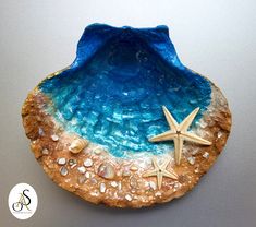 there is a blue and white bowl with two starfishs on it