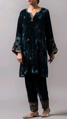 Kameez Pattern, Velvet Kameez, Velvet Salwar, Velvet Kurta, Pearl Work, Kurta For Women, Velvet Suit