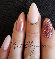 Aesthetic Nails Glitter, Rose Gold And Black Nails, European Nails, Gold And Black Nails, Black Nails Ideas, Acrylic Aesthetic, Gold Chrome Nails, Pink Chrome Nails, Rose Gold Chrome