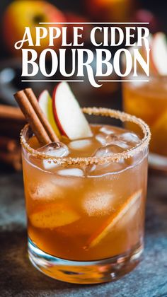 A glass of apple cider bourbon cocktail garnished with a cinnamon stick and apple slices, perfect for fall gatherings. This spiced bourbon apple cider combines classic flavors of apple pie bourbon cocktail and apple smash cocktail, making it an ideal drink for Christmas parties and cozy autumn nights. Apple Cider Drinks Alcohol, Best Christmas Drinks, Cider Old Fashioned, Spiked Cider Recipes, Christmas Apple Cider, Cider Drink Recipes