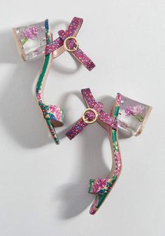 Betsey Johnson Beauty in Bloom Block Heel Mode Tips, Floral Heels, Cute Heels, Fabulous Shoes, Carrie Bradshaw, Pretty Shoes, Dream Shoes, Ankle Straps, Mode Inspiration