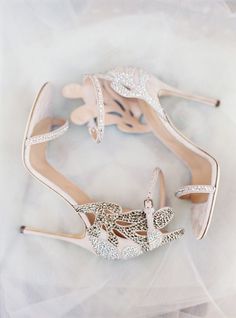 Sergio Rossi heels... a little sparkle for your feet! Sergio Rossi Heels, Hak Tinggi, Crystal Heels, Wedding Heels, Prom Shoes, Sergio Rossi, Pretty Shoes, Shoe Obsession, Shoe Lover