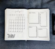 Bujo Simple Ideas, Bujo Month Overview, Dotted Journal Calendar Ideas, Monthly Calendar Bujo, Monthly Bujo Ideas, Dot Journal Ideas For Beginners Calendar, Month Bujo Spread, Monthly Planner Ideas Layout, Notebook Calendar Ideas