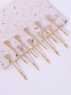 Diy Hair Clip, Punk Street Style, Effortless Hairstyles, Hair Makeover, Bobby Pin, Hair Rings, Clip Hair, Round Decor, Gold Pattern