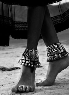 , African Dance, Mode Hippie, Afrikaanse Mode, Bohol, Silver Anklets, African Jewelry, Sleeve Tattoo, Ethnic Jewelry, Looks Style