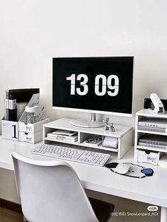 cute room inspiration inspo aesthetic bedroom ideas y2k trend minimalistic clean korean japanese desk tidy organizer style vibe aesthetic desk studying coquette cute beautiful black and white Room Aesthetic, Study Motivation, Room Inspo, Desk, Bedroom