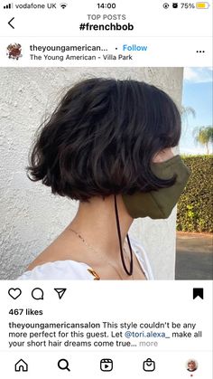 Short Bob Plus Size Women, Curly Micro Bob, 90s Bob Haircut Grunge, Parisian Bob Round Face, Very Short Bob With Bangs, Short French Bob With Bangs, Wavy French Bob