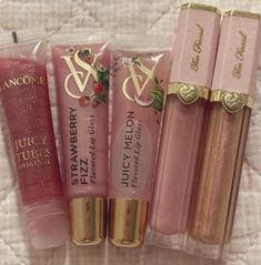 girly lip glosses Lip Gloss Aesthetic, Gloss Aesthetic, Strawberry Fizz, Lip Gloss Homemade, Makeup Bag Essentials, Lipgloss Lips, Sephora Skin Care