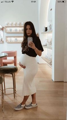 Maternity Outfit Ideas Fall, 2 Months Pregnant Outfits, Pregnant Women Work Outfits, Petite Maternity Dress, Pregnant Outfits Fall Winter, Spring Bump Style, Maternity Outfits Small Bump, Pregnant Rainy Day Outfit