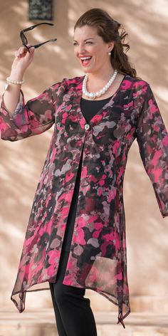 Kasbah pink/black voile splash long coat Hijab Stile, Short Shirt, Moda Plus Size, Kurta Designs, Fashion Over 50, Pakistani Fashion