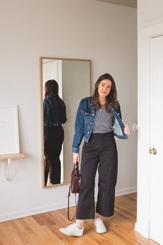 Minimalist Outfit Midsize, Casual Work Outfits Summer, Ideas De Outfits, Cropped Chinos, Western Wear Outfits, Leg Pants Outfit, Warm Dresses, Trendy Swimwear, Top Cropped