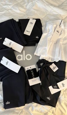 Workout Set Aesthetic, Activewear Closet, Organized Clothes, Gym Closet, Comeback Era, Alo Yoga Outfit, Pilates Girl, Usa Life, Work Out Clothes