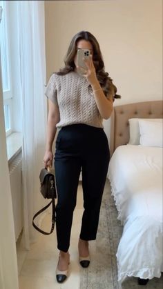 Business Semi Formal Women, Professional Court Outfits Women, Corporate Office Clothes, Lawyer Casual Outfit, Business Casual Outfits Latina, Trousers Outfit For Short Women, Business Professional Women’s Outfits, Simple Court Outfits Women, Womens Business Casual Plus Size