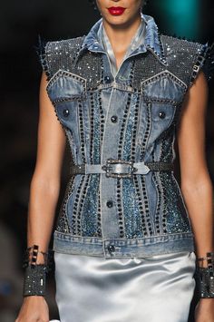 take an old denim shirt..removed the sleeves, add some studs to the front, put a band on the bottom and give it a belt Jean Paul Gaultier Haute Couture, Paul Gaultier Spring, Denim Ideas, Love Jeans, Embellished Denim, Couture Week, Jeans Diy, Upcycled Denim, Jeans Rock