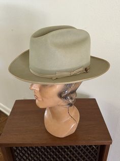 For your consideration Original vintage 1960s era Stetson 3x Beaver Silverbelly Open Road cowboy western hat Grosgrain headband Brown leather sweatband Wind Cord Marked size 7 Inventory tag .. original price $10.95 Color: Silverbelly Made in USA Great hat in pre-owned condition .. shows age / patina'd soiling spot on inner liner .. maybe faint spoiling from age and wear and handling on crown and brim .. moth nips .. the sweatband is supple Shown on vintage size small lady mannequin head .. NFS 2 Vintage Top Hat For Western-themed Events, Vintage Fitted Felt Hat For Ranch, Vintage Top Hat With Flat Brim For Ranch, Vintage Fitted Hat Bands For Rodeo, Vintage Adjustable Felt Hat For Western-themed Events, Vintage Fitted Fedora For Ranch, Vintage Flat Brim Top Hat For Ranch, Vintage Fitted Hat For Ranch, Fitted Vintage Fedora For Ranch