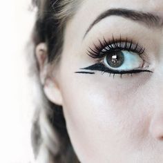 Spring Cat, Space Makeup, Eyeliner Styles, Cat Eye Makeup, Makeup Idea, Unique Makeup, Trendy Makeup, Eye Makeup Tips, Eye Makeup Art