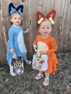 Diy Bluey Costume, Bluey And Bingo Costume, Diy Bluey, Family Costumes Diy, Family Themed Halloween Costumes, Inspired Costumes, Toddler Costumes Girl, Halloween Costume Toddler Girl, Themed Halloween Costumes