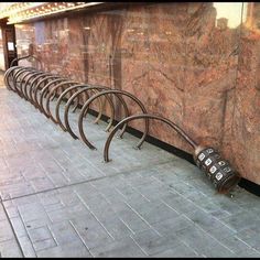 there is a long line of locks on the wall in front of this marble building