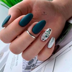 Emerald green nails and emerald green nail designs to try Sophisticated Manicure, Red And Gold Nails, Marble Nail Designs