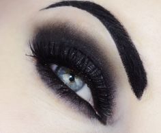 Gothic Eye Makeup, Party Eye Makeup, Holiday Party Makeup, Going Out Makeup, Makeup Tutorial Foundation, Punk Makeup, Halloween Idea, Dramatic Eye Makeup