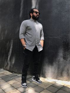 Allen Claudius  #AllenClaudius #bowtiesandbones #sneakerhead #indian #hypebeast #highsnobiety #sneakerculture #streetwear #streetwearculture #influencer #blogger #fashion #style #icon #streetstyle #bombay #bangalore #delhi #asia #streetbeast #snobshots #complex #bandra #streetstyle #menswear #tee #jeans #offwhite #chimieyewear #collab #howto #style #airjordan1 #cargo #pants #stoneisland #shadow #aj1 #polo #ralphlauren #oxfordshirt #manbun #monochrome #outfit #ootd #lookbook Air Jordans Outfit, Men Work Outfits, Korean Street Fashion Men, Old Man Fashion, Streetwear Ideas