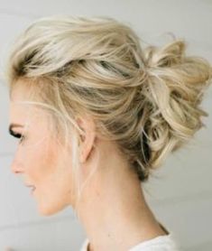 Frisuren Für Dünne Haare Messy Bun Medium Hair, Updo Casual, 2018 Hairstyles, Casual Updo, Blonde Updo, Wedding Hairstyles Medium Length, Up Dos For Medium Hair, Updos For Medium Length Hair, Hot Hair Styles